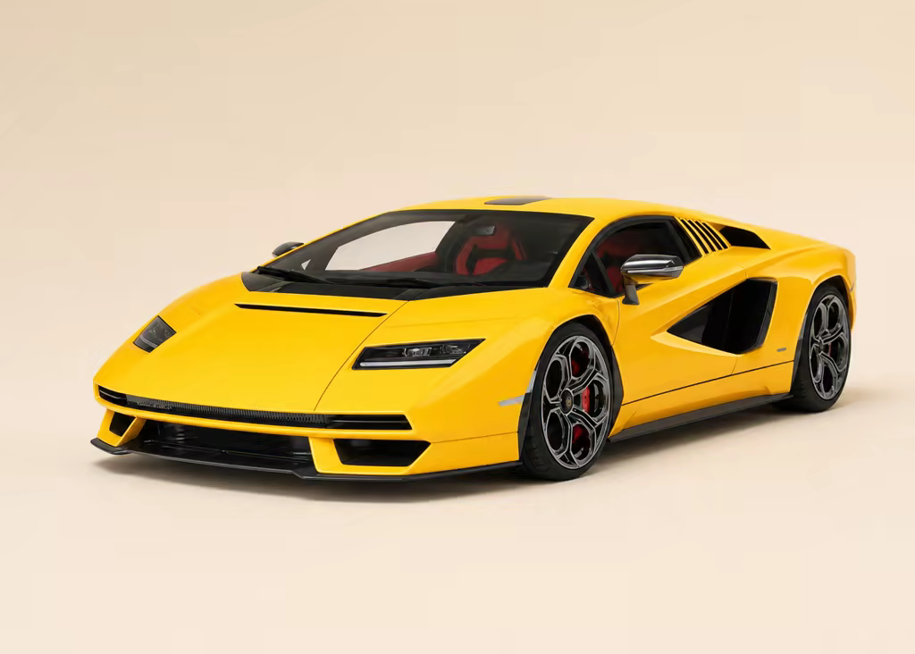 Front angle view of the Solar Wedge 800 model car.